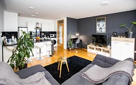 Hermes Apartment & 2 Free Garage Secured Parkings